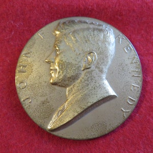 Vintage John F Kennedy JFK Large Bronze US Mint Inaugural Medal Paperweight