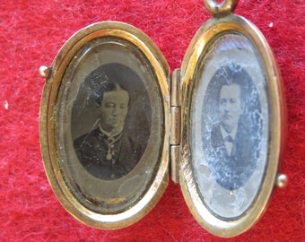Awesome 1890's Victorian 14 Karat Yellow Gold Locket With Photos Necklace Pendant