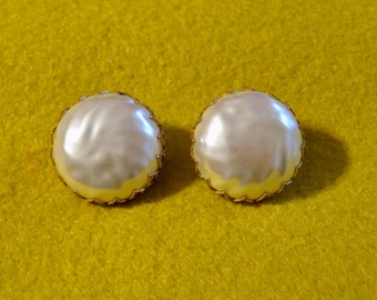 Vintage 1970's Miriam Haskell Baroque Glass Pearl Gold Tone Clip On Earring Set