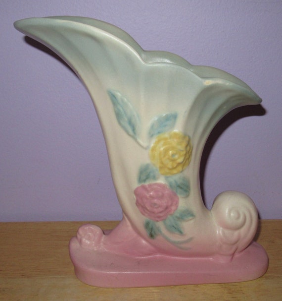 Vintage Hull 101 8 1 2 Cornucopia Vase Etsy