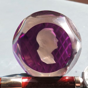 Original 1968 Cristal D&#39; Albret FDR Franklin Delano Roosevelt Sulphide Paperweight - Presidential Cameo Deep Purple Star Cut Base