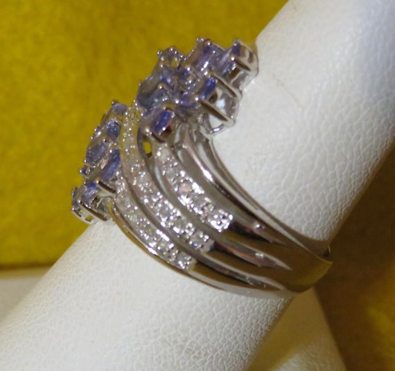 Gorgeous 10 Karat White Gold Diamond & Tanzanite … - image 5