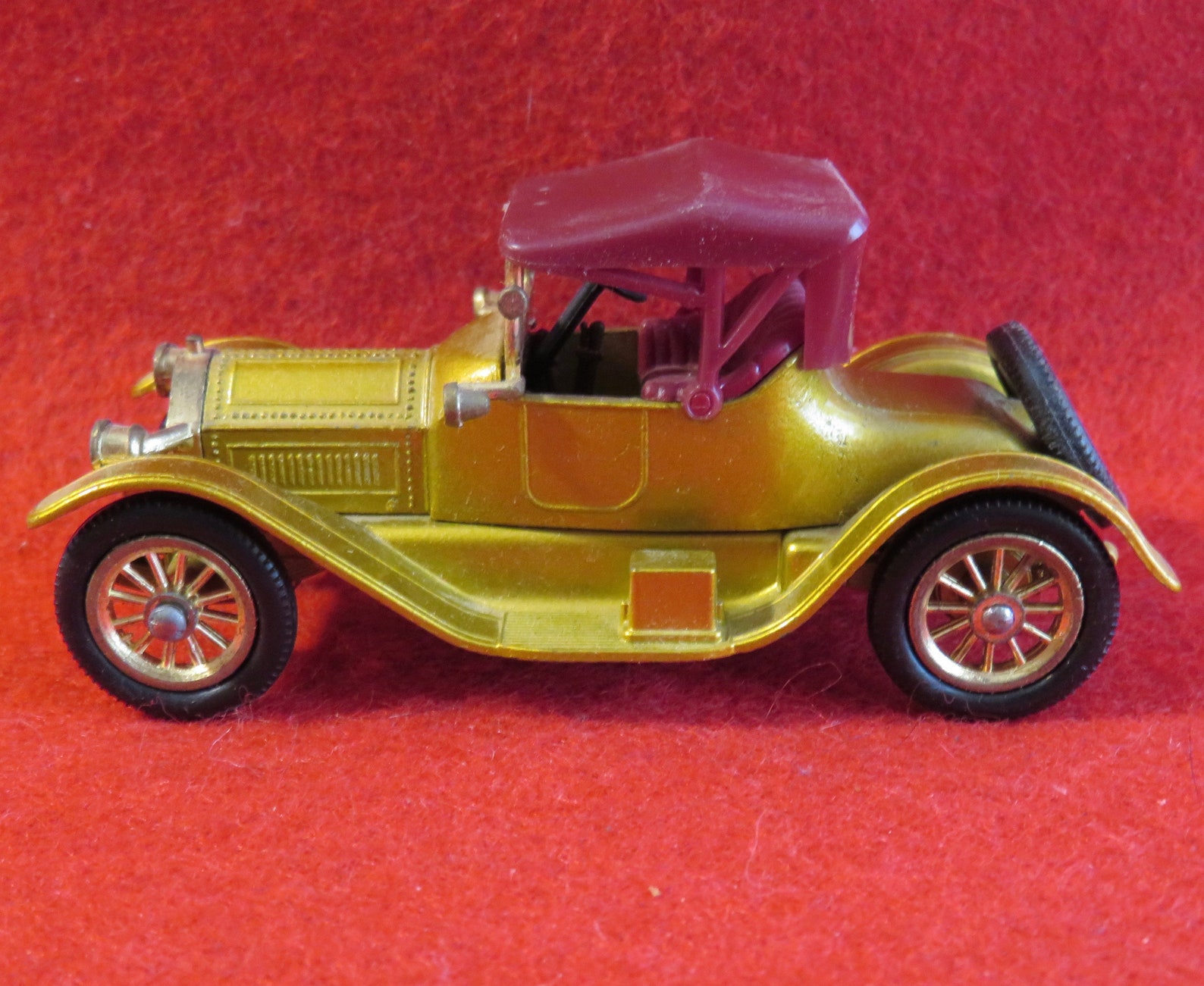 Vintage 1960's Lesney Matchbox 1913 Cadillac Y6 Car in Original