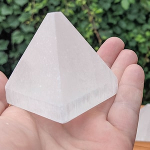 2" Een Gepolijste SELENIET PIRAMIDE Marokko - P508
