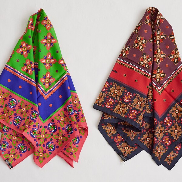 Foulard Carré Vintage Fiorio En Soie 100% - Motif Floral Multicolore - Italie - Occasion Bon état