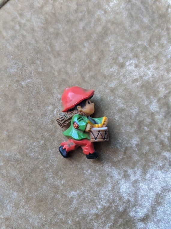 Vintage 1970s Little Drummer Boy Brooch Festive C… - image 1