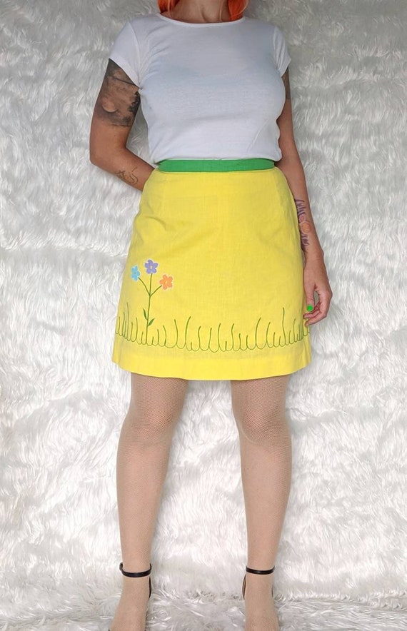 1970s Skorts Yellow Embroidered Daisy Skort Skirt… - image 1