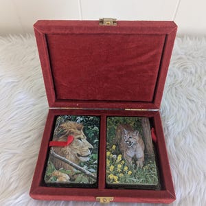 Boîte de cartes à jouer Hoyle rouge en peluche vintage des années 1980 avec deux jeux de cartes Lion