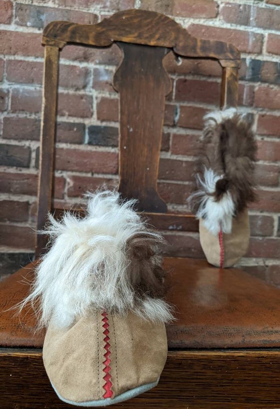 Adorable Vintage 1960s Furry Lambskin Slippers Cu… - image 4