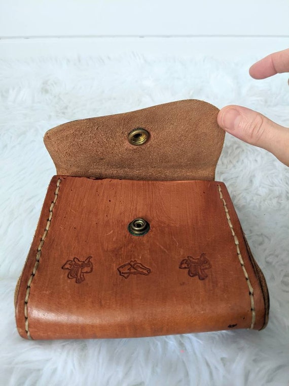 Vintage 1960s Hand Tooled Leather Purse Pouch Fan… - image 3