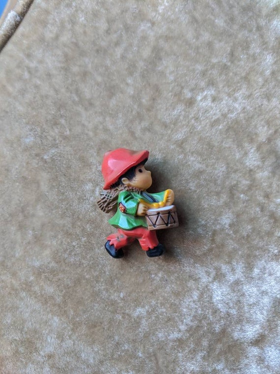 Vintage 1970s Little Drummer Boy Brooch Festive C… - image 9