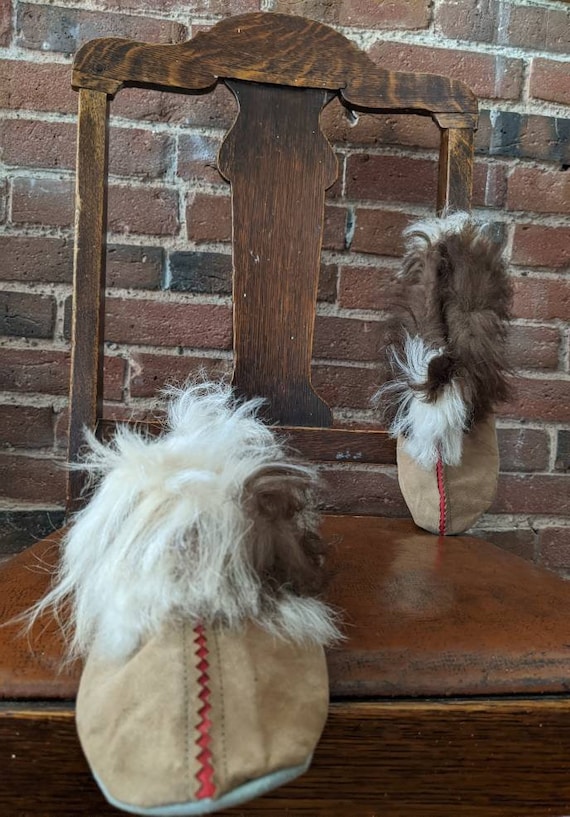 Adorable Vintage 1960s Furry Lambskin Slippers Cu… - image 5