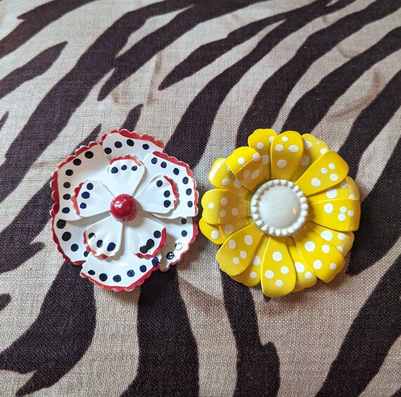 TWO Vintage 1960s Enamel Pins 60s Flower Brooch Po