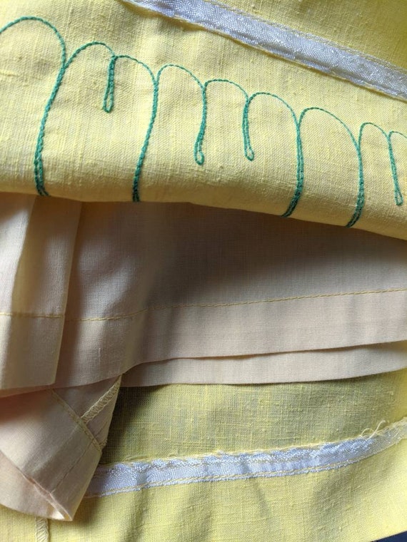 1970s Skorts Yellow Embroidered Daisy Skort Skirt… - image 10