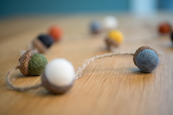 Fall Decor Felt Acorn Garland Mantle Decor for Thanksgiving Decor Fall Garland