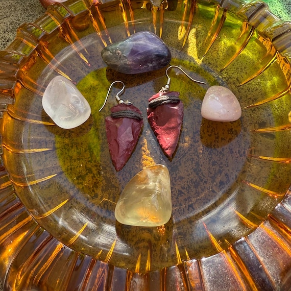 Vintage Carved Arrowhead Dangle Hook Earrings - image 2