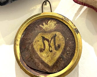 Ex voto, Grace Received, Sacred Heart, flaming, heart of Holy Mary, votive painting, Round Oil on Wood, with Brass Frame, early 1900s, Italy