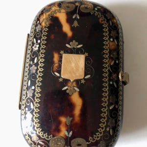Scatola, Grand tour, Napoleone III, porta sigarette, piqué, vera tartaruga, inserti in oro, argento, madreperla, metà '800, Inghilterra