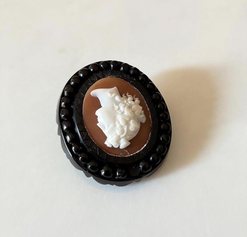 Victorian Sardonyx Shell Cameo Brooch with Whitby Jet Frame – Late 19th Century Vintage Brooch, Geometric Gothic Revival image 3
