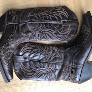 Texaanse laarzen, echt leer, herenlaars, campero's, westernlaarzen, houtsnijwerk en borduurwerk, donkerbruin, maat IT 42
