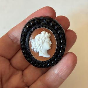 Victorian Sardonyx Shell Cameo Brooch with Whitby Jet Frame – Late 19th Century Vintage Brooch, Geometric Gothic Revival image 5