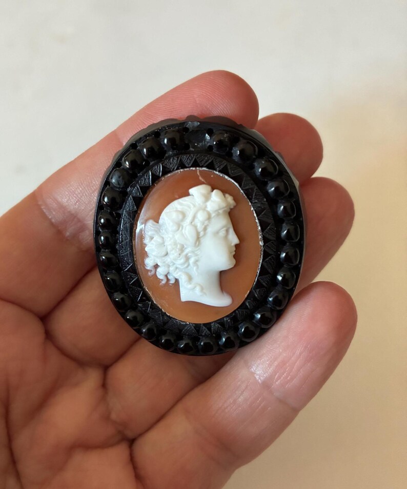 Victorian Sardonyx Shell Cameo Brooch with Whitby Jet Frame – Late 19th Century Vintage Brooch, Geometric Gothic Revival image 5
