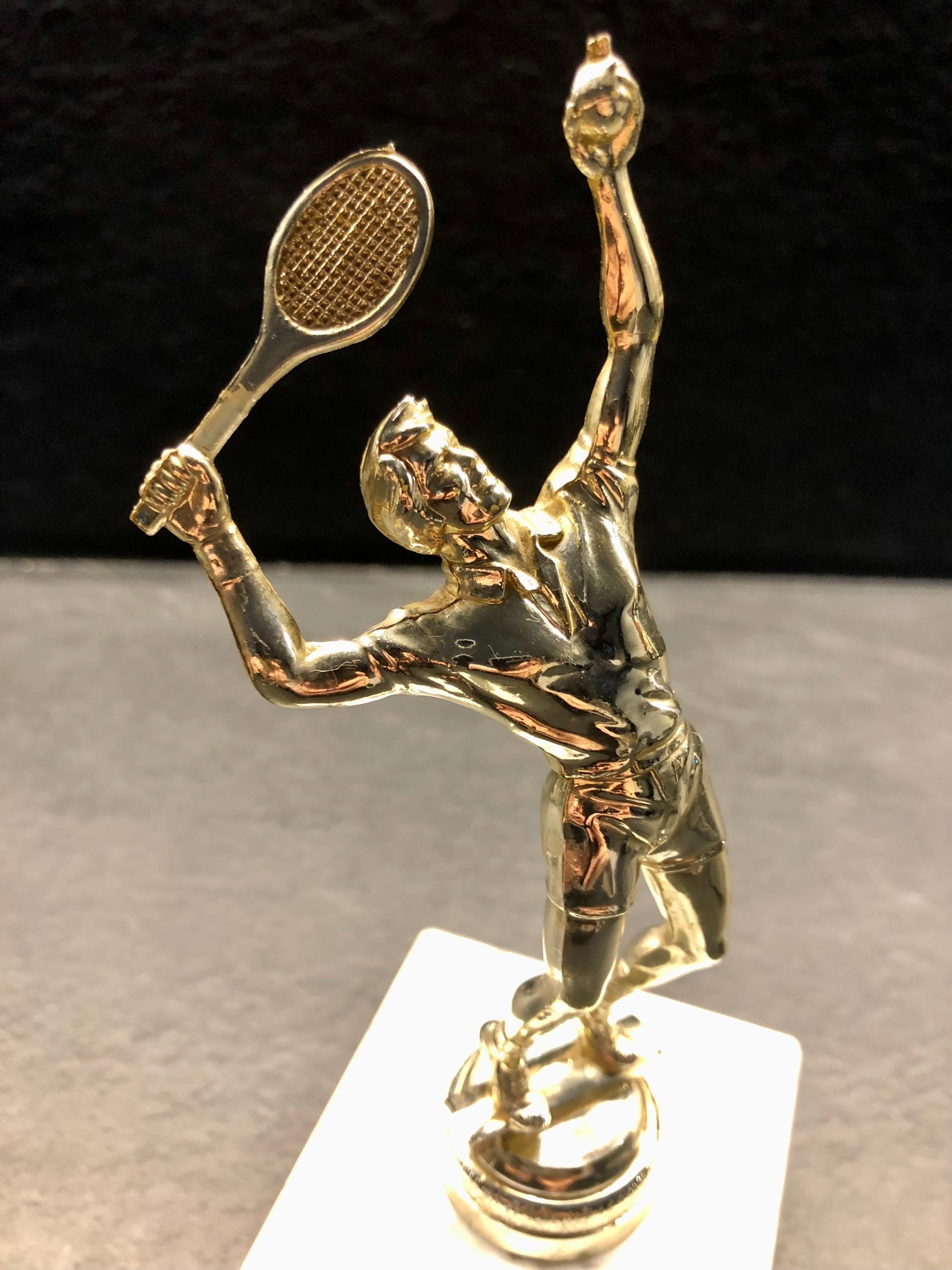 Tennis player statue España