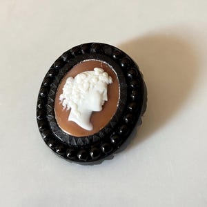 Victorian Sardonyx Shell Cameo Brooch with Whitby Jet Frame – Late 19th Century Vintage Brooch, Geometric Gothic Revival image 4