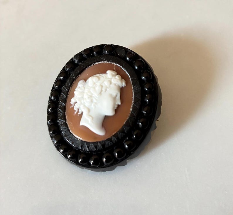 Victorian Sardonyx Shell Cameo Brooch with Whitby Jet Frame – Late 19th Century Vintage Brooch, Geometric Gothic Revival image 4
