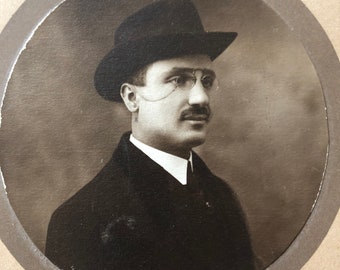portrait of a distinguished gentleman, Splendor agency, late 19th century, Milan
