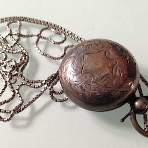 Sovereign Coin Case, pendant locket, sterling silver coin holder, medallion, chatelaine, silver chain, english hallmarks, Chester, 1906, UK