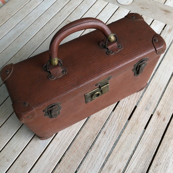 Antique suitcase that opens from the top, cardboard, … Gem