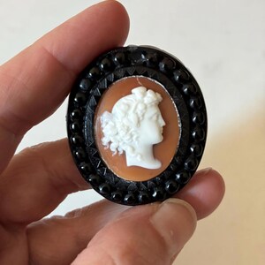 Victorian Sardonyx Shell Cameo Brooch with Whitby Jet Frame – Late 19th Century Vintage Brooch, Geometric Gothic Revival image 2