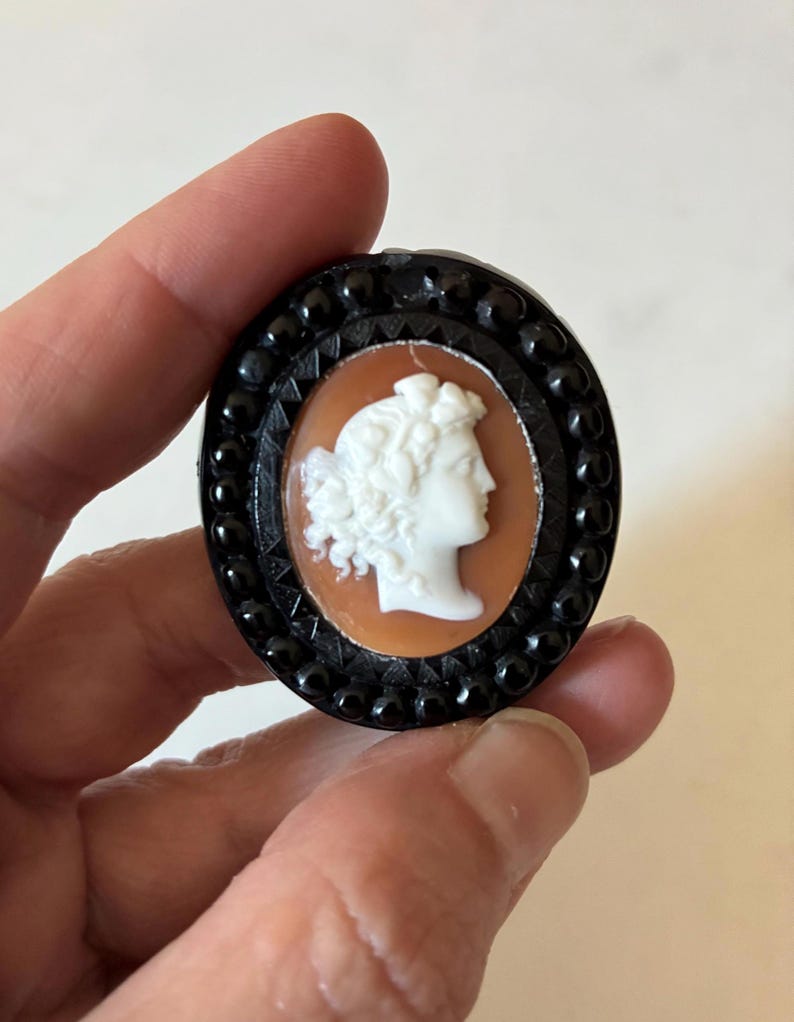 Victorian Sardonyx Shell Cameo Brooch with Whitby Jet Frame – Late 19th Century Vintage Brooch, Geometric Gothic Revival image 2