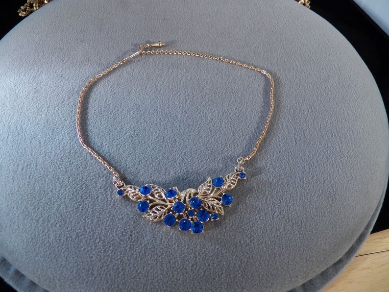 Vintage Goldtone Choker Necklace with 15 Round Blue Rhinestones Adorning a Huge Leaf Pendant ** **RL