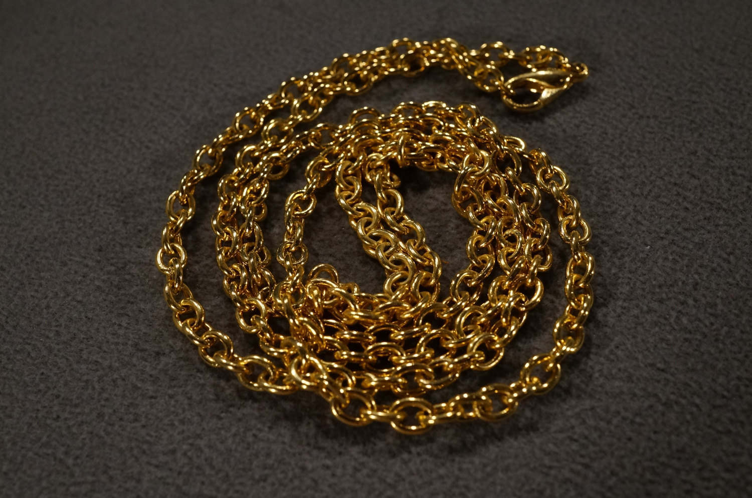 Vintage Traditional Style Yellow Gold Tone Chain Line Link Vintage Traditional Style Yellow Gold Tone Chain Line Link