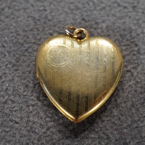 vintage gold-filled heart-shaped hinged locket with etched stripes     M1