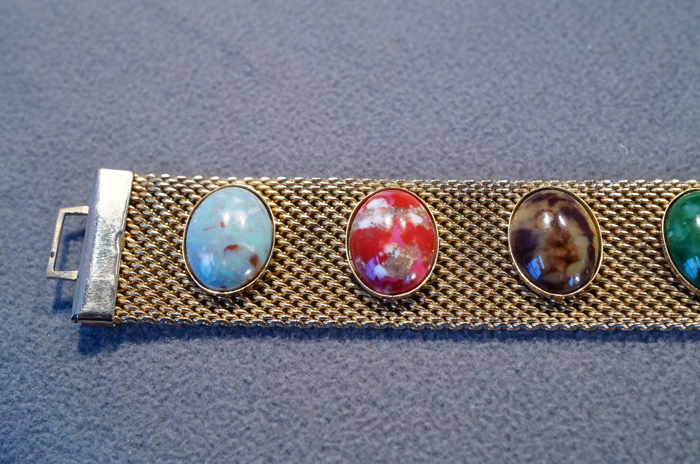 出産祝いなども豊富 Vintage Art Deco Style Yellow Gold Tone Glass Stone Mesh 工芸品