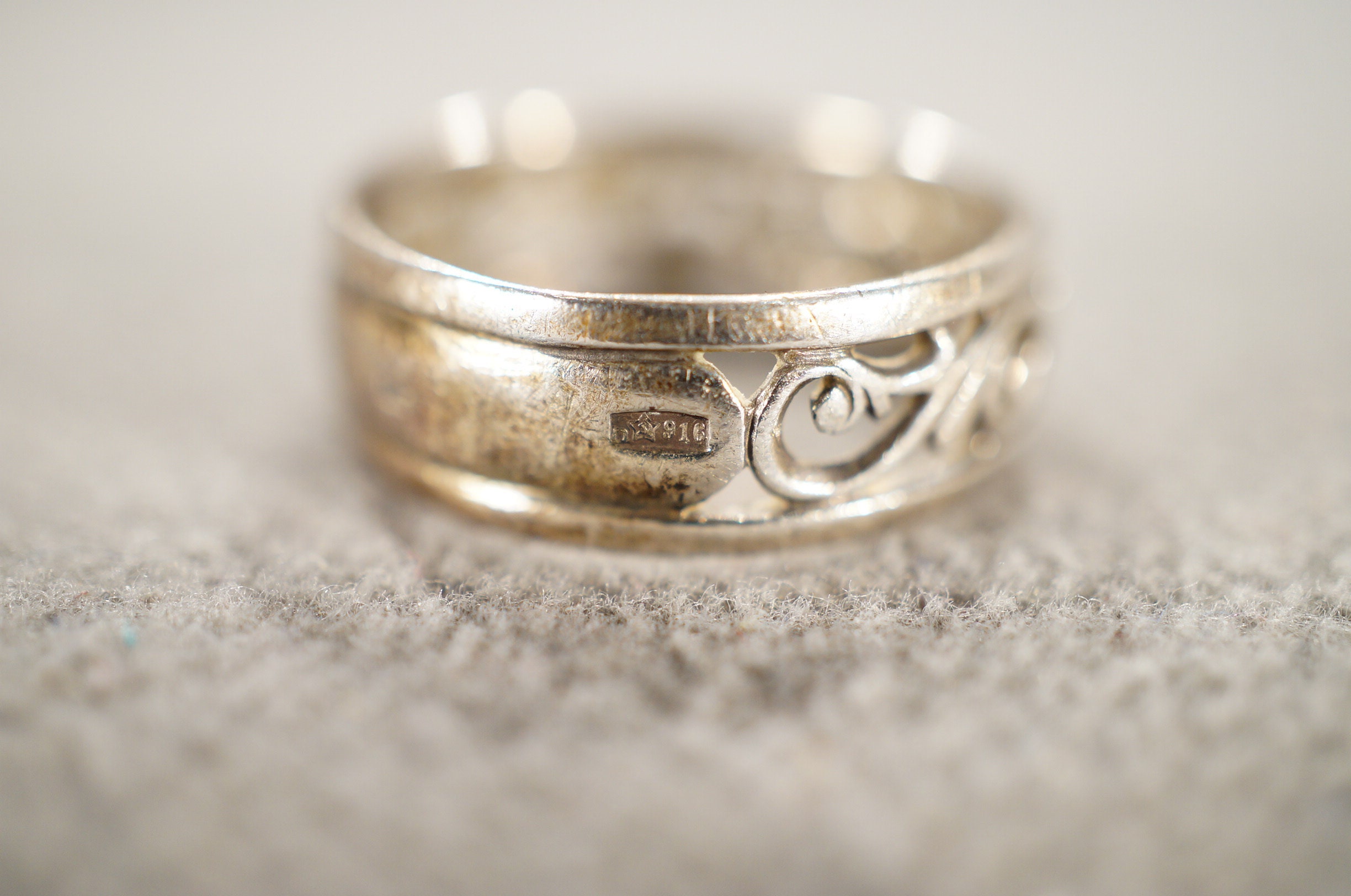 Vintage Sterling Silver Detailed Flower Eternity Design Stacker 