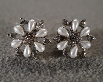 Vintage Art Deco Style Silver Tone Faux Pearl Floral Design Stud Style Pierced Earrings Jewelry   K#96