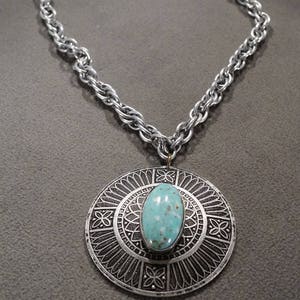 Vintage Southwestern Style Silver Tone Round Faux Turquoise Glass Stone Pendant Line Link Necklace Jewelry -K#52