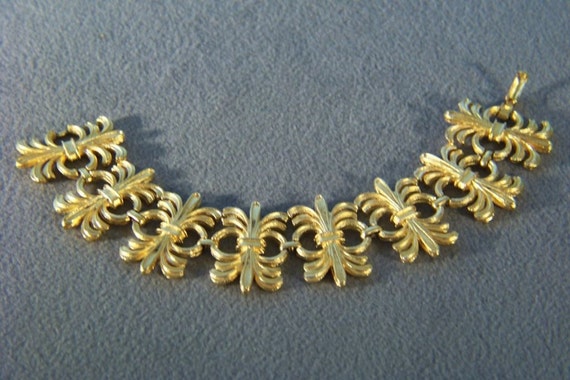 Vintage Yellow Gold Tone fleur de lis link clasp … - image 1