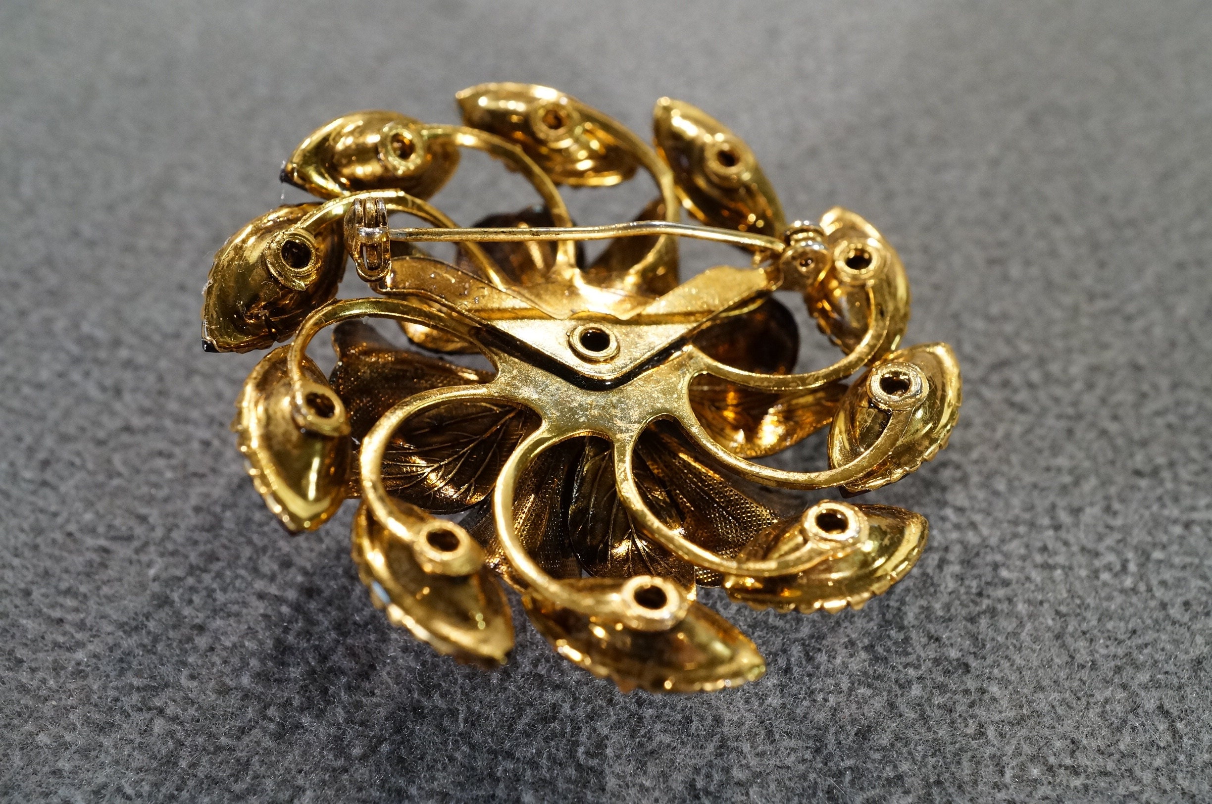 希少　【vintage 】GG stone gold broach Vintage Retro Style Yellow Gold Tone Glass Stone Rhinestone Floral