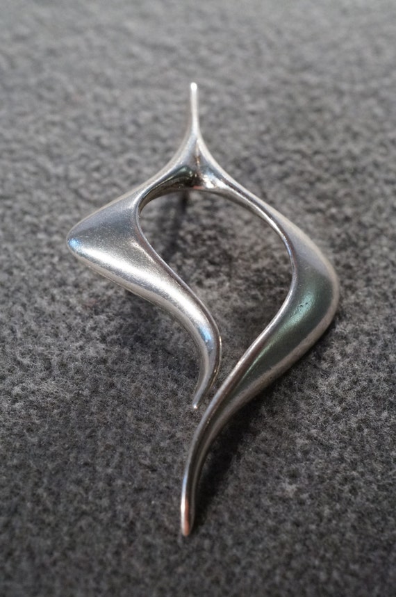 vintage sterling silver contemporary pendant  **M1