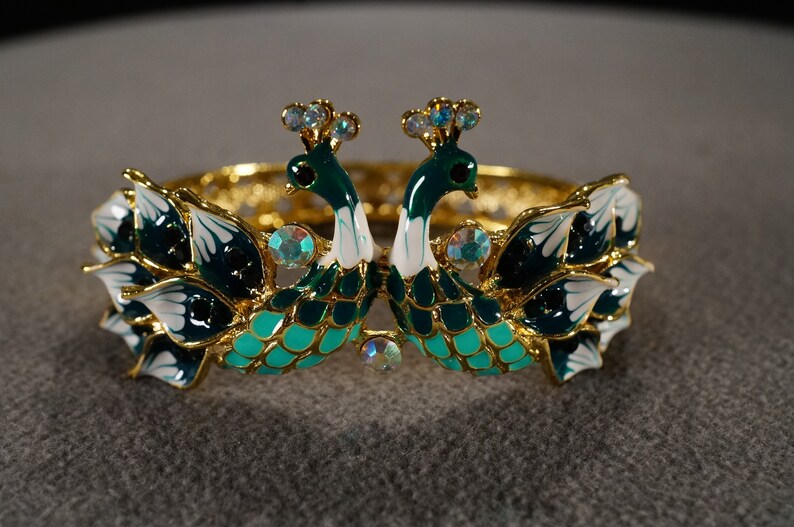 Vintage Art Deco Style Yellow Gold Tone Rhinestone Peacock Design Hinged Bangle Bracelet Jewelry K#26