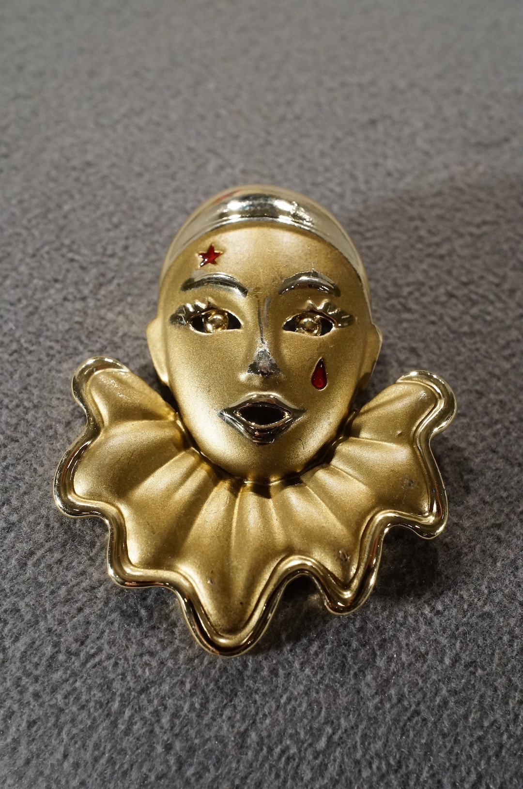 Vintage Art Deco Style Yellow Gold Tone Glass Stone Circus Design