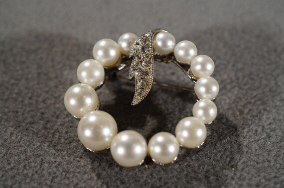 Vintage Art Deco Style Silver Tone Faux Pearl Gra… - image 1