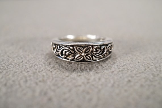 Vintage Sterling Silver Detailed Etched Flower Design