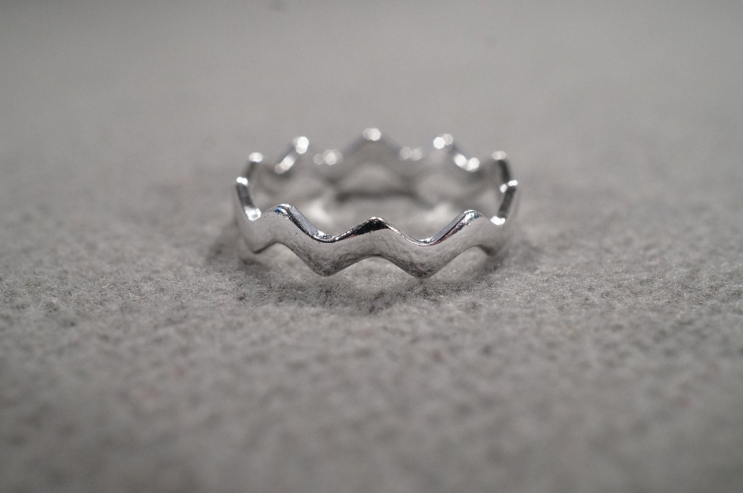 Vintage Silver Tone Band Ring With Zig-zag Styling, Size 9 Vintage Silver Tone Band Ring With Zig-zag Styling, Size 9