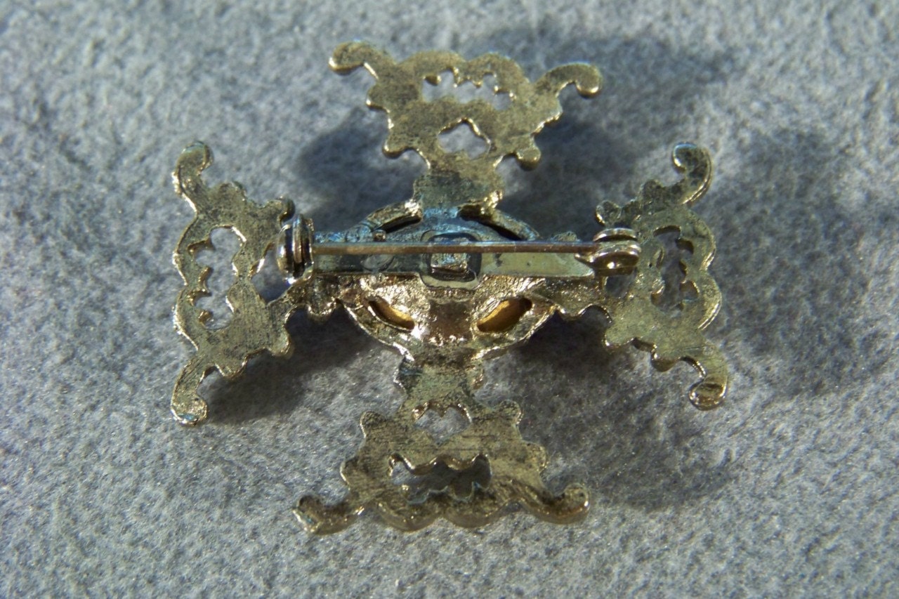 Vintage Yellowgold Tone Oval Blue Rhinestone Fancy Crest Pin